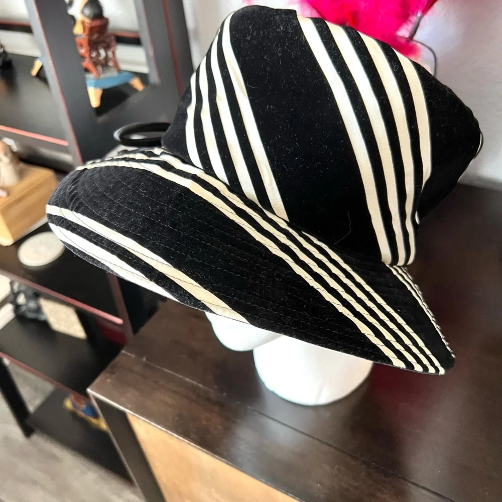 Vintage Black and White Striped Velvet Hat - Picture 5 of 9